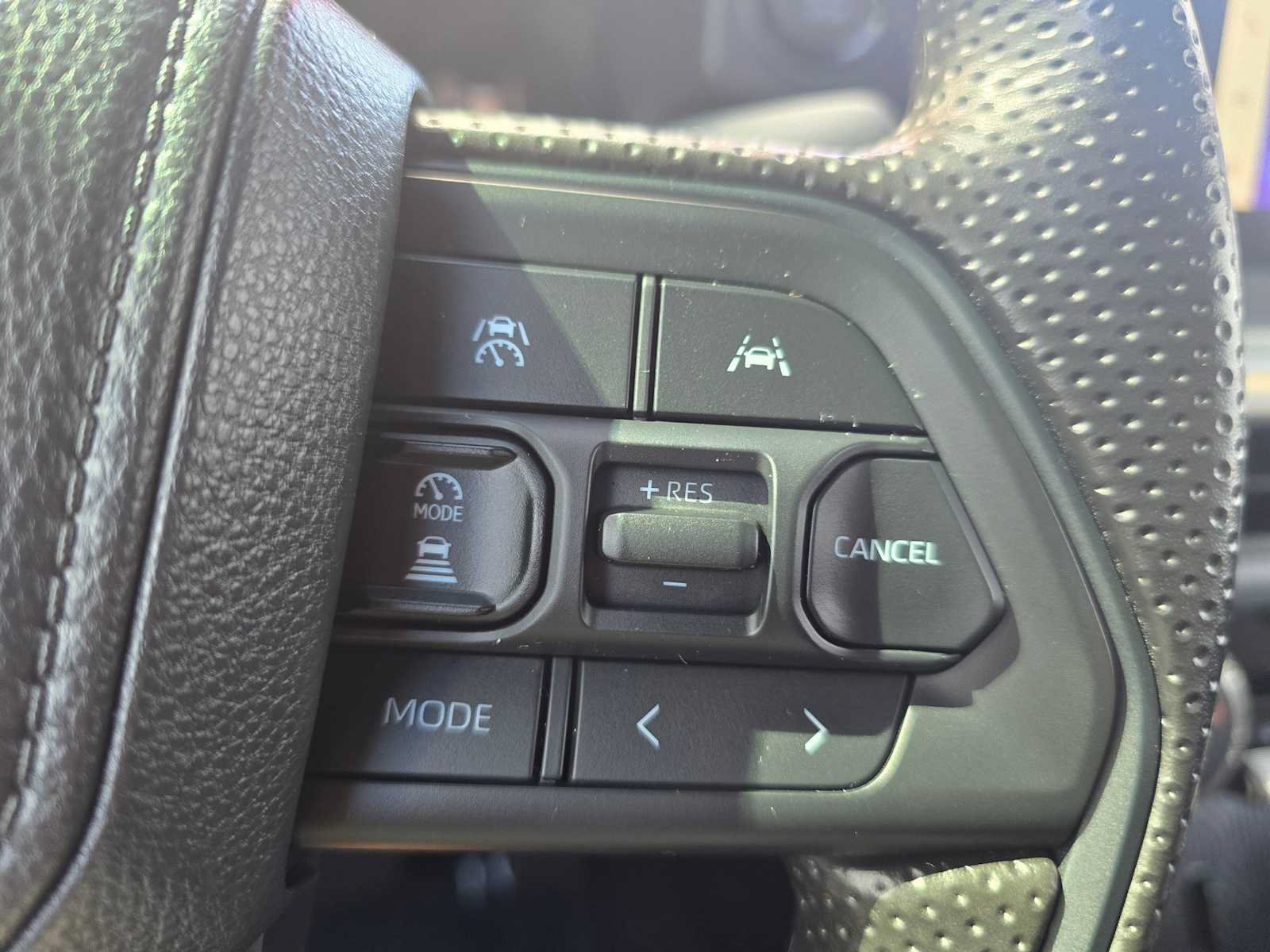Used 2025 Toyota Tacoma SR5 AWD/4WD image 41