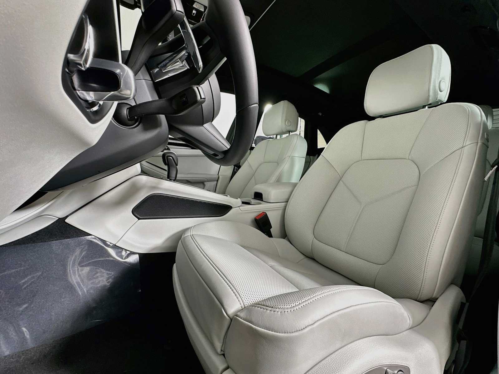 New 2026 Porsche Macan S AWD/4WD image 5