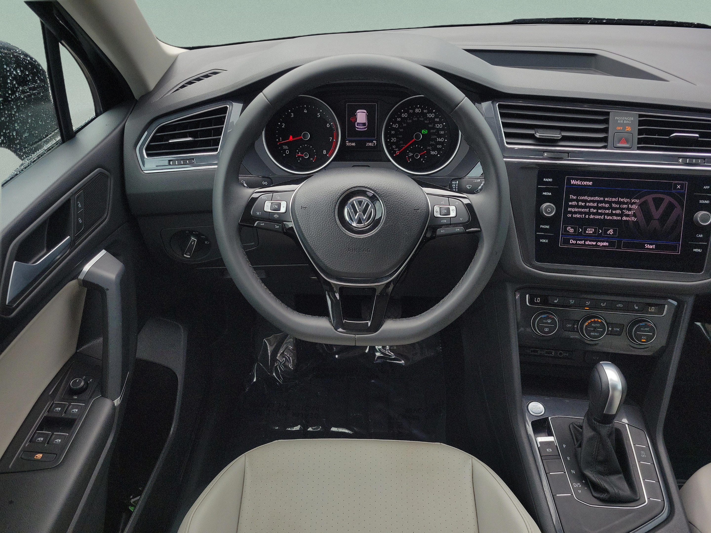 Used 2020 Volkswagen Tiguan SE w/ Panoramic Sunroof Package FWD image 12