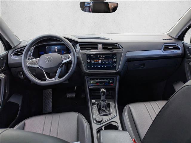 Used 2023 Volkswagen Tiguan SE w/ Panoramic Sunroof Package AWD/4WD image 21
