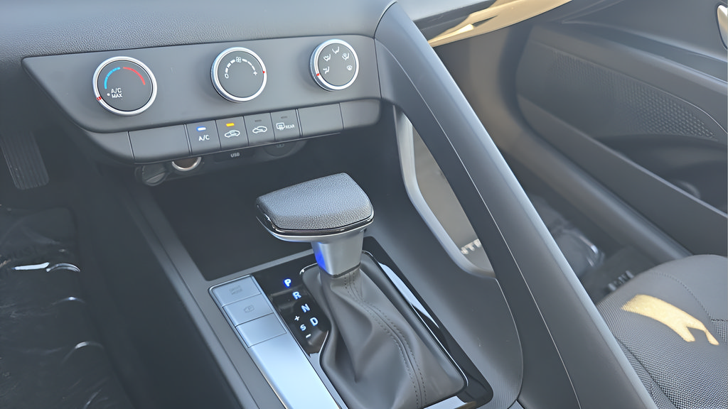 New 2026 Hyundai Elantra SE FWD image 21