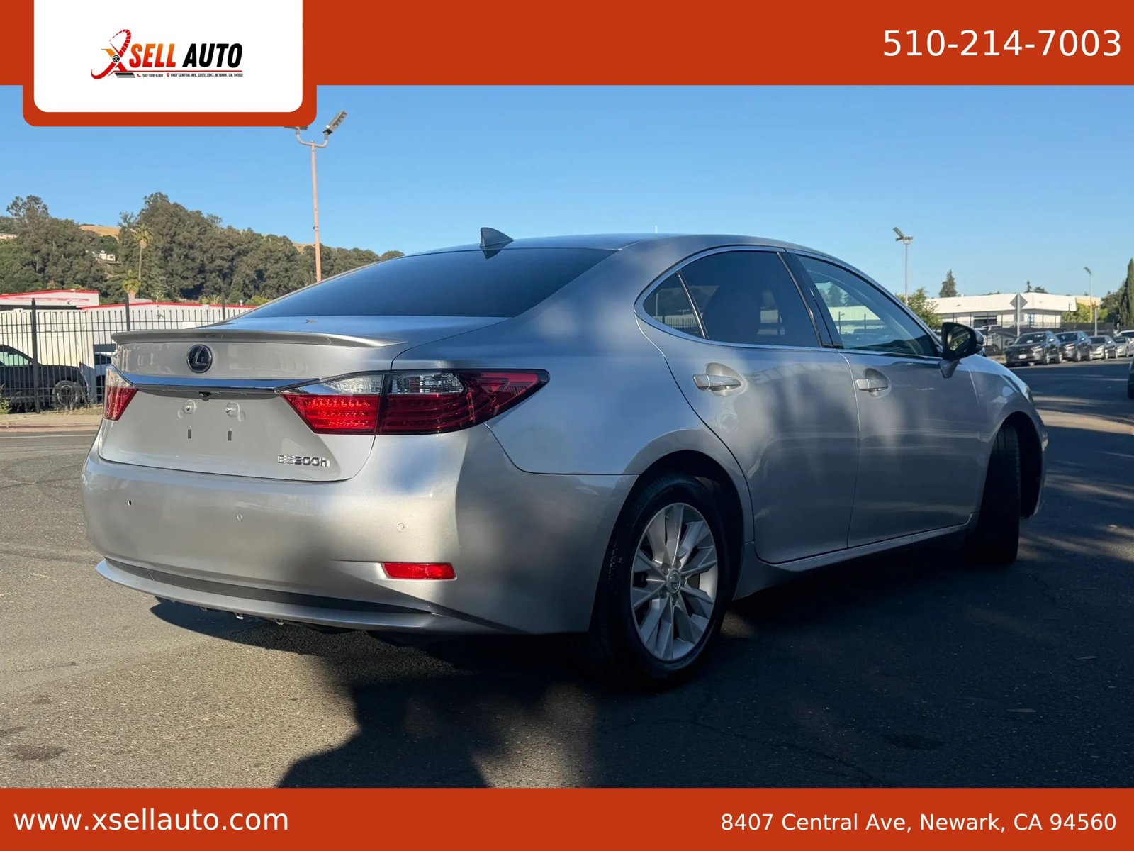 Used 2015 Lexus ES 300h w/ Navigation System Package FWD image 4