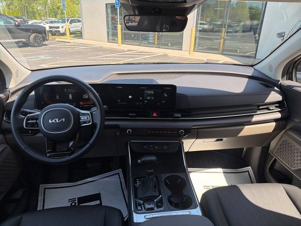 Used 2025 Kia Carnival EX FWD image 20