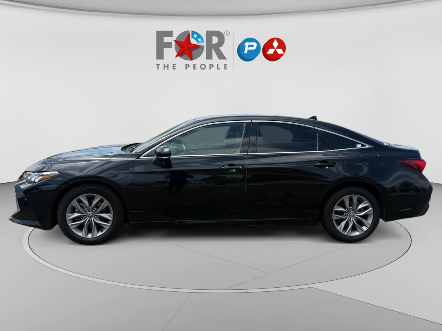 Used 2022 Toyota Avalon XLE FWD image 2