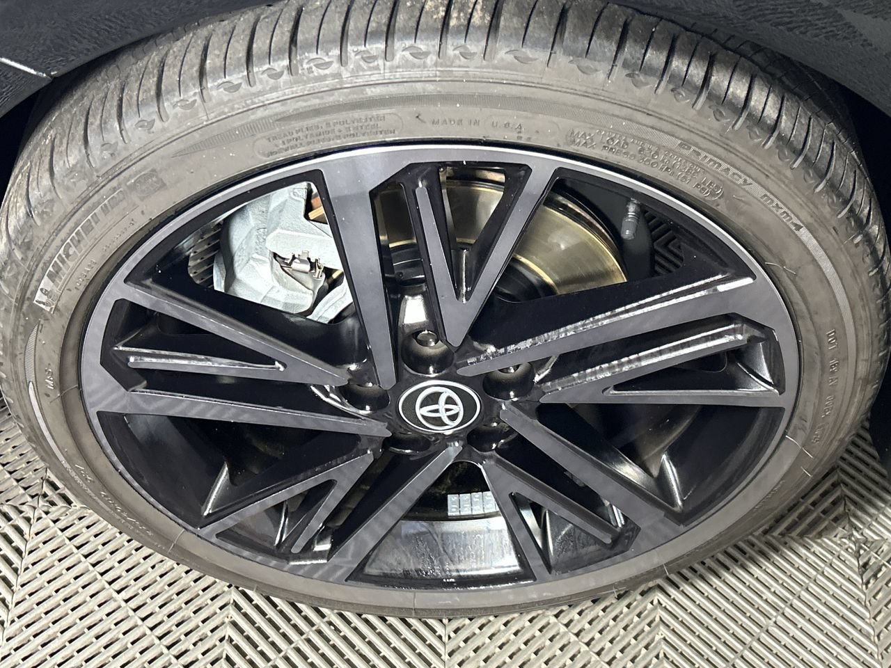 Used 2025 Toyota Camry XSE FWD image 10