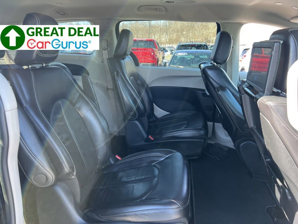 Used 2022 Chrysler Pacifica Touring-L w/ Uconnect Theater Family Group FWD image 27