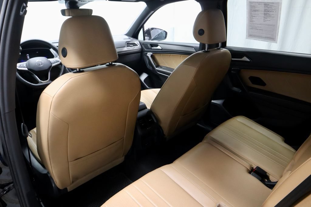 Used 2024 Volkswagen Tiguan SE w/ Panoramic Sunroof Package AWD/4WD image 21