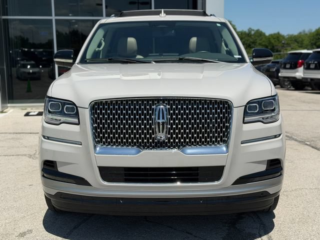Used 2024 Lincoln Navigator Premiere AWD/4WD image 8