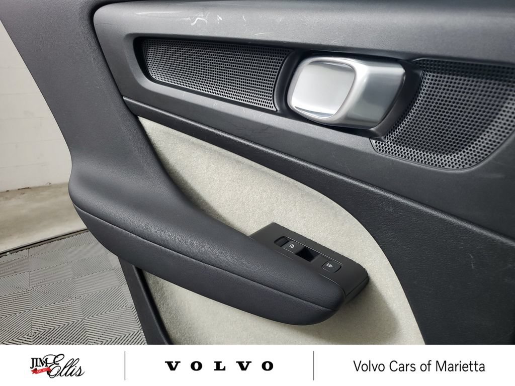 Used 2021 Volvo XC40 T5 Momentum w/ Climate Package AWD/4WD image 15