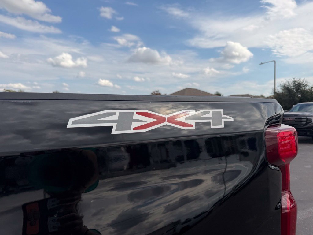 Used 2023 Chevrolet Silverado 1500 LT AWD/4WD image 14