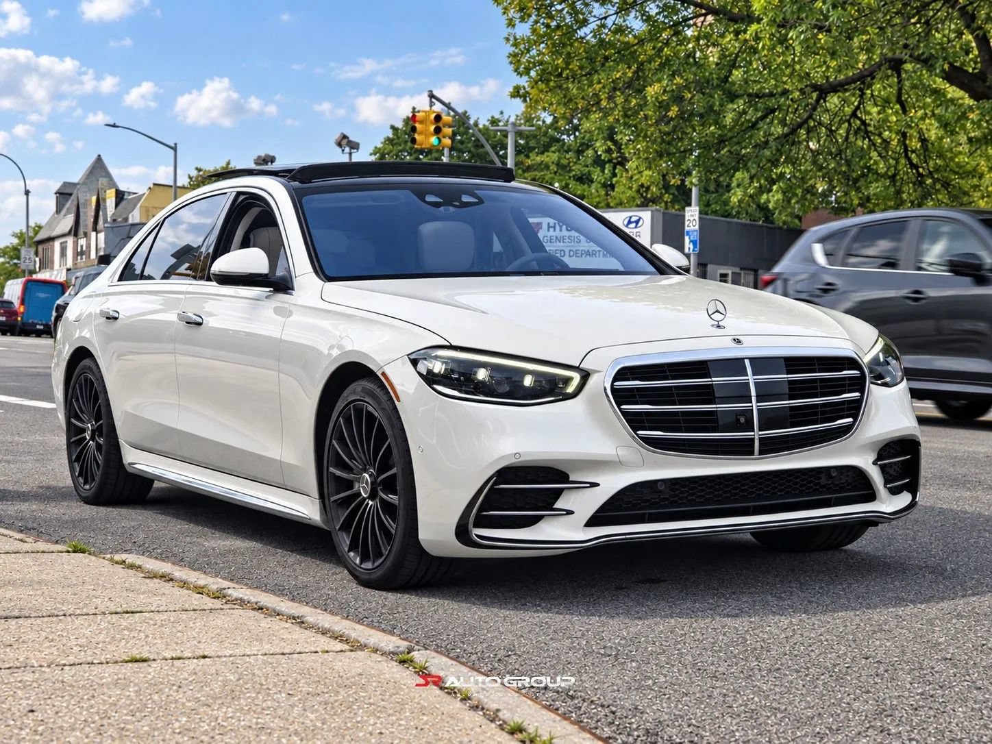 Used 2022 Mercedes-Benz S 500 4MATIC w/ AMG Line Package image 5