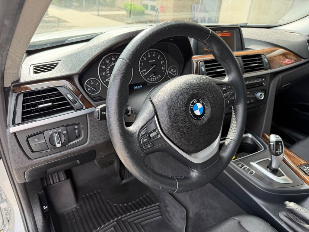 Used 2015 BMW 328i xDrive Sedan w/ Premium Package AWD/4WD image 11