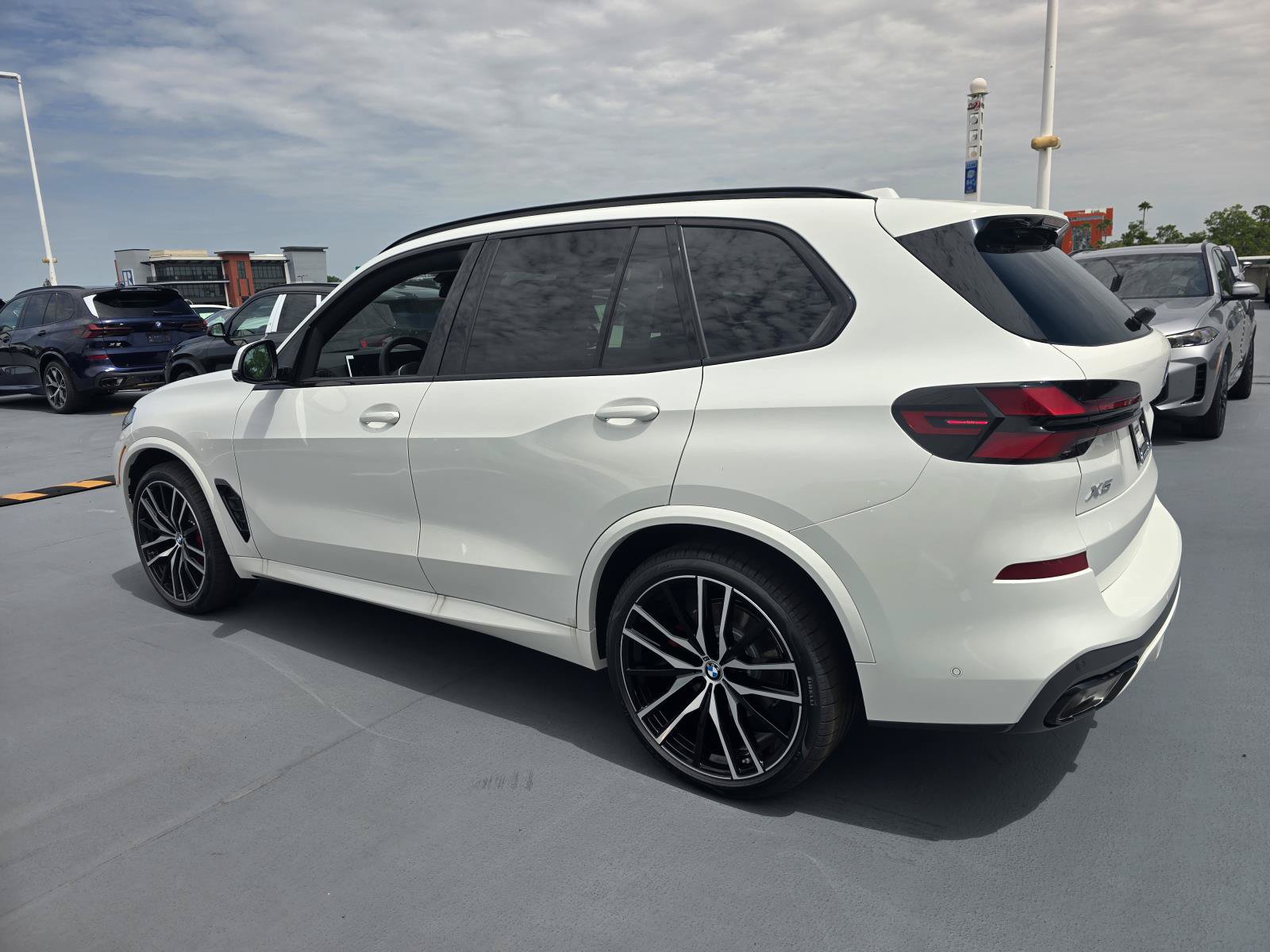 New 2026 BMW X5 sDrive40i w/ M Sport Package RWD image 6