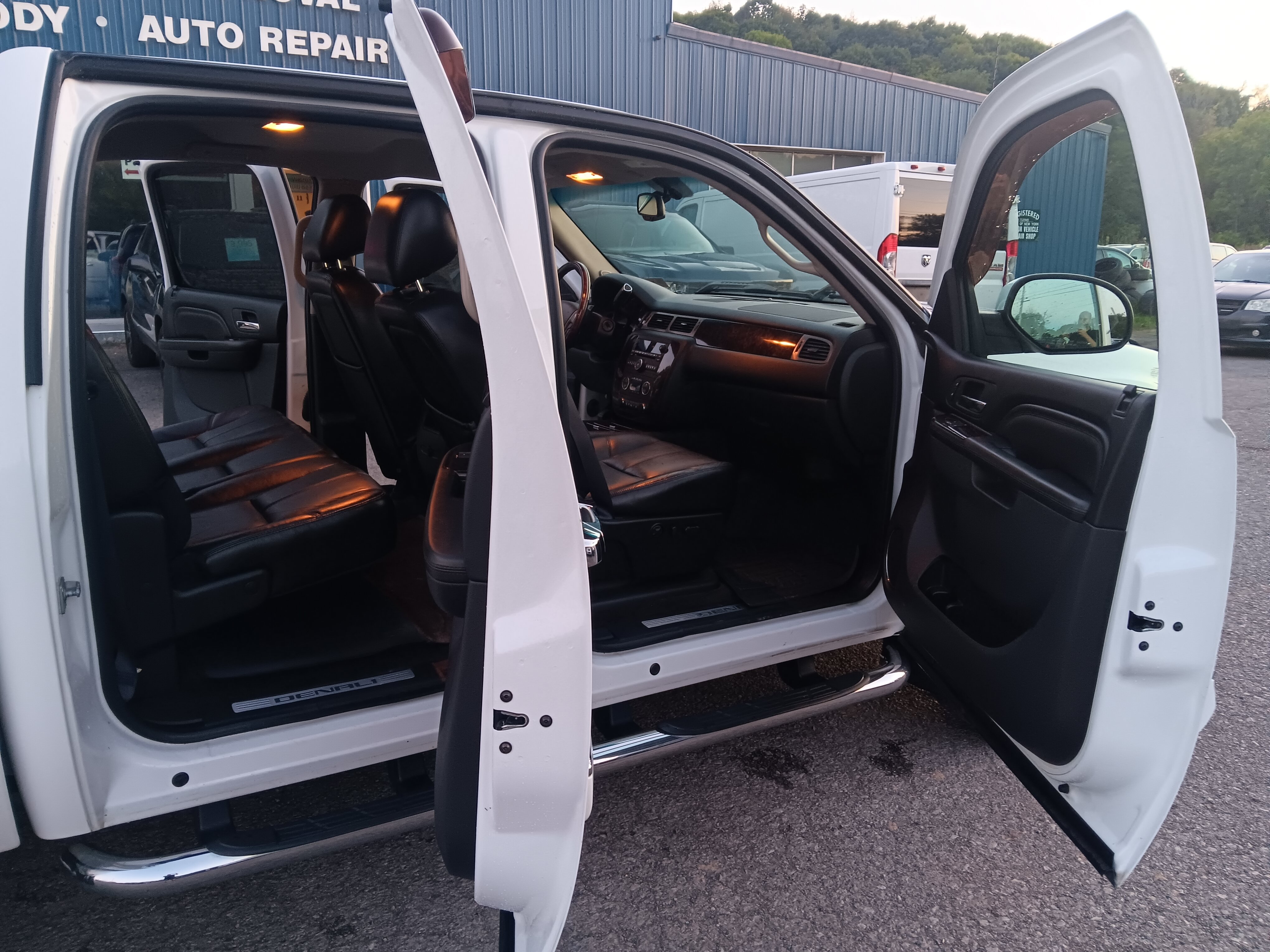 Used 2011 GMC Sierra 1500 Denali AWD/4WD image 10