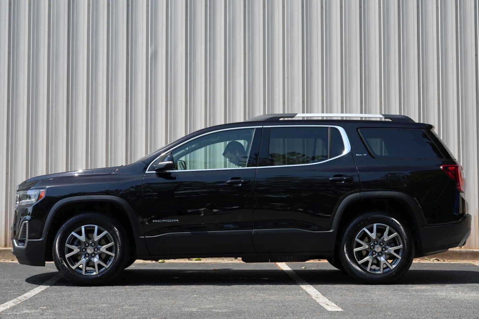 Used 2023 GMC Acadia SLT FWD image 8