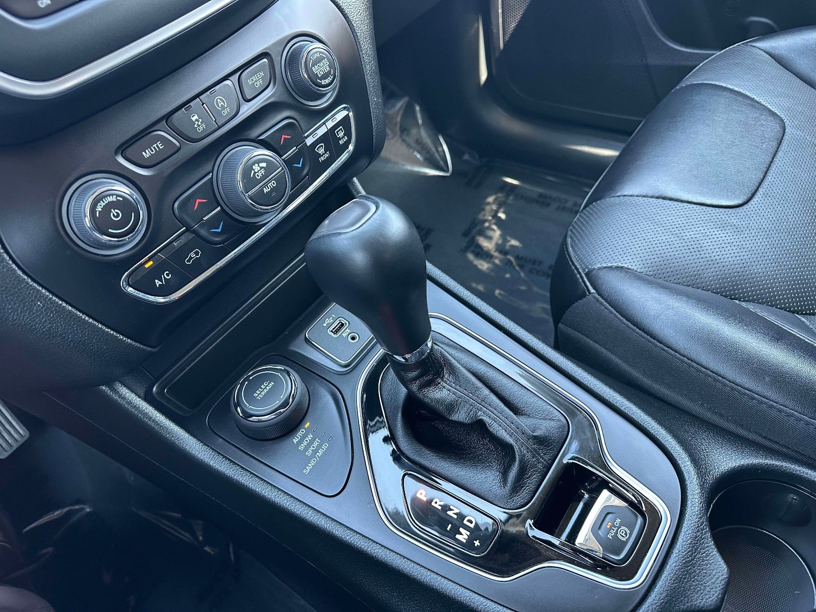 Used 2023 Jeep Cherokee Altitude Lux image 12