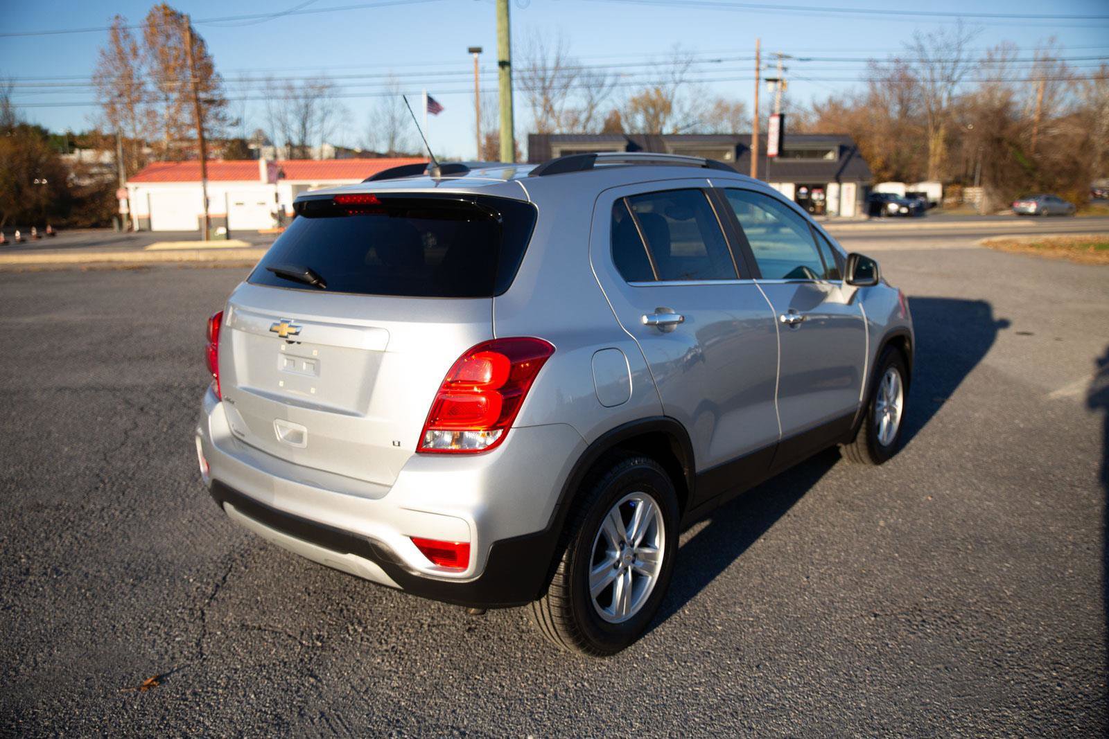 Used 2020 Chevrolet Trax LT w/ LT Convenience Package image 3