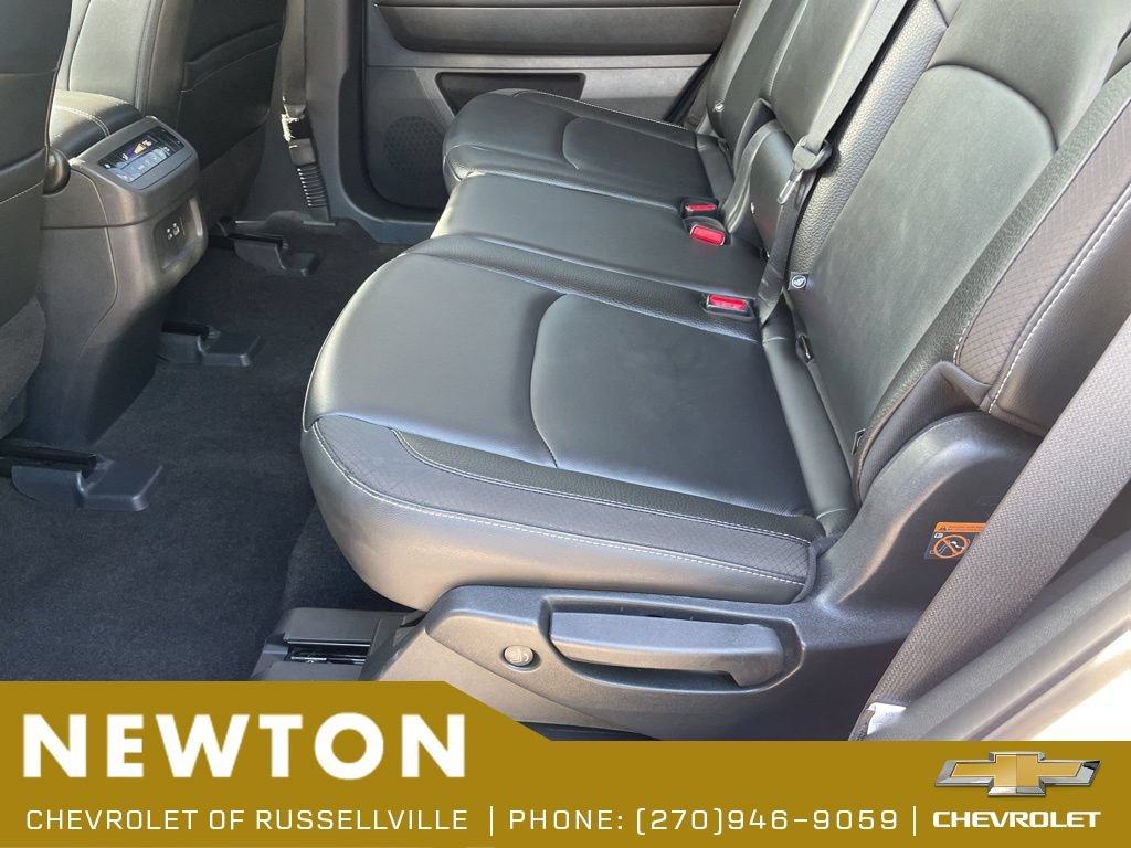 Used 2025 Nissan Pathfinder SL AWD/4WD image 45