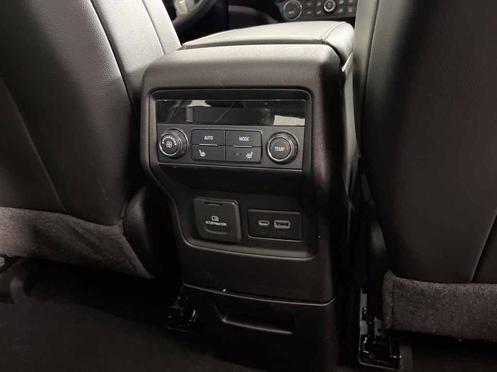 Used 2022 GMC Acadia AT4 w/ Technology Package image 10