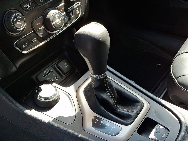 Used 2016 Jeep Cherokee Limited AWD/4WD image 16
