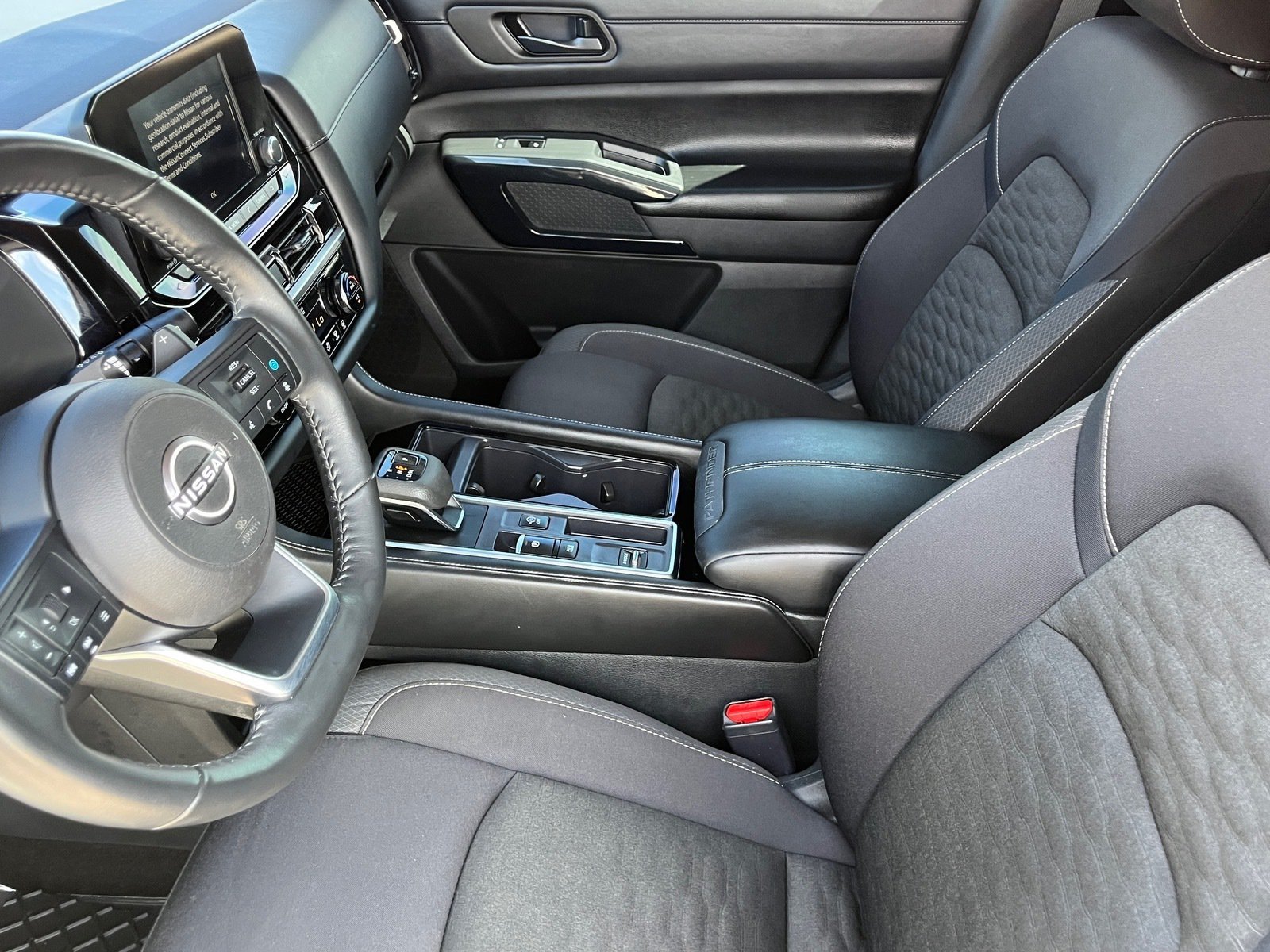 Used 2024 Nissan Pathfinder SV FWD image 17