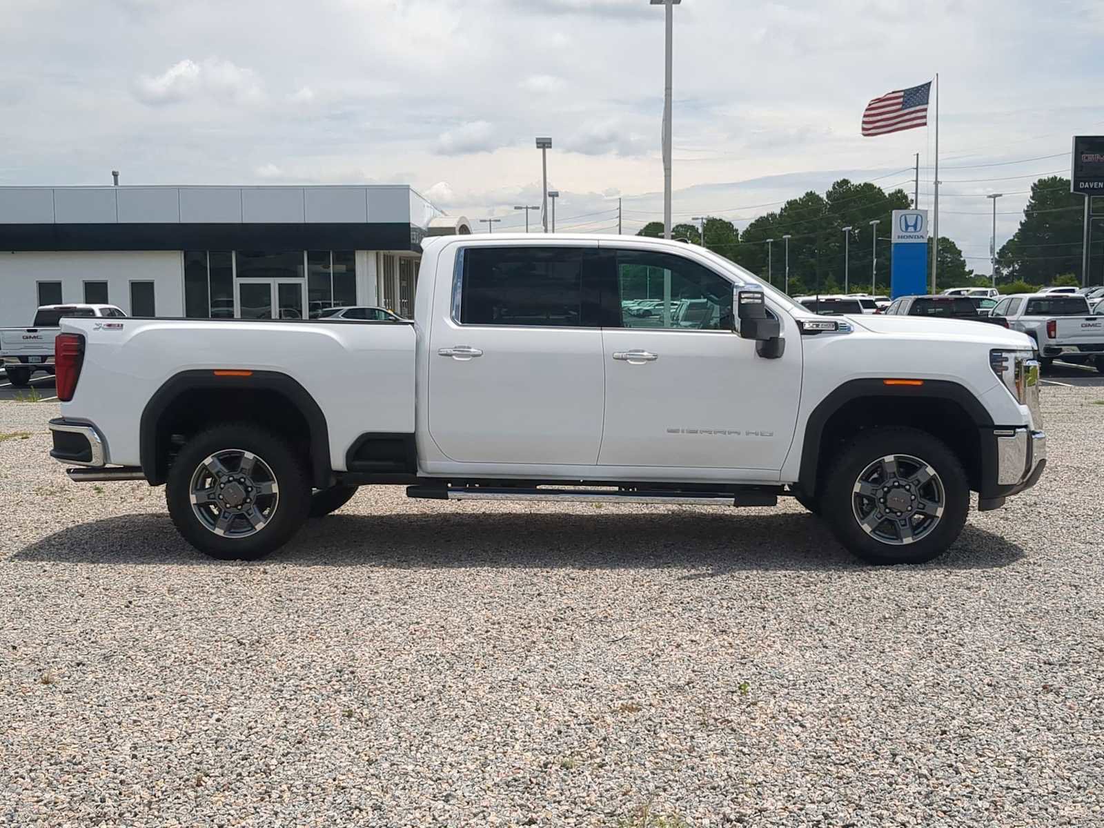 New 2025 GMC Sierra 2500 SLT w/ SLT Premium Package image 9