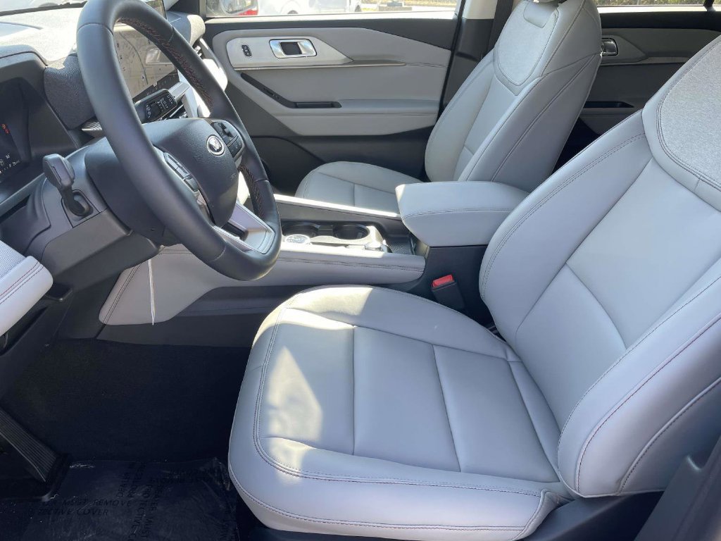 New 2026 Ford Explorer Active w/ Active Comfort Package RWD image 13