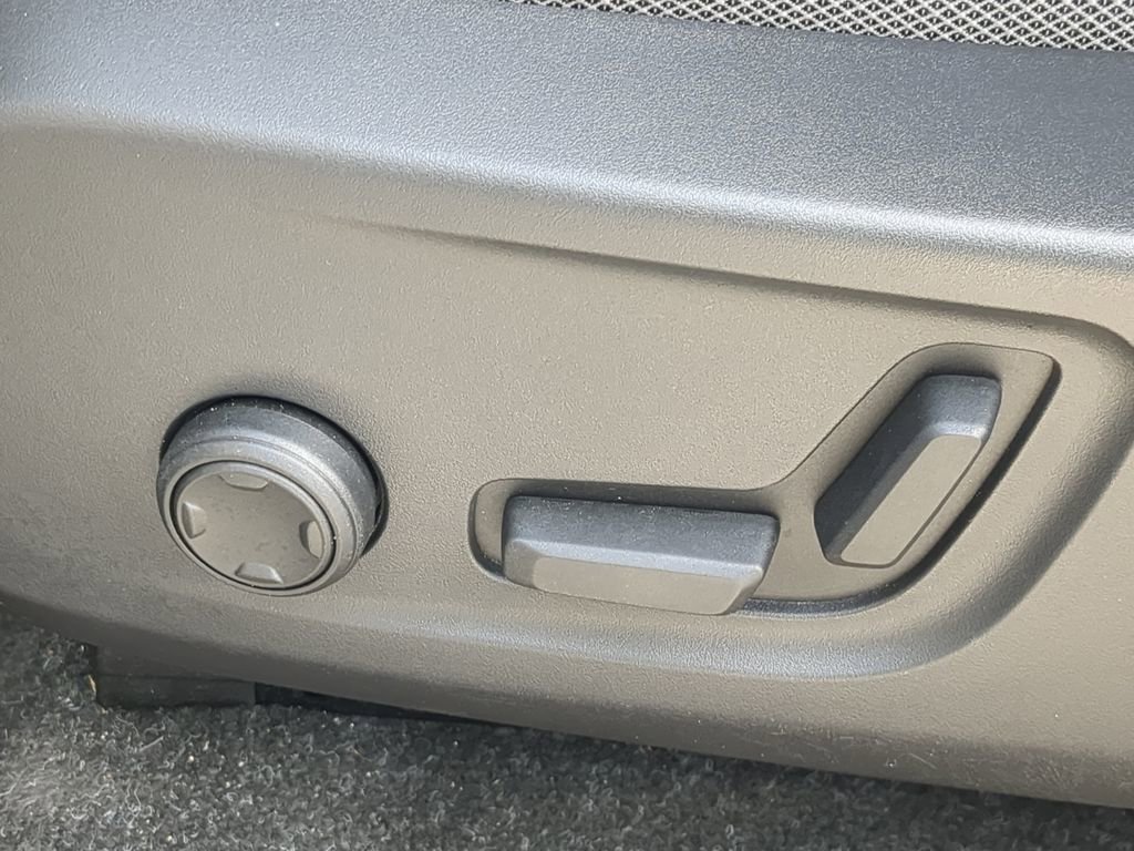 Used 2023 Volvo C40 Recharge Core image 28