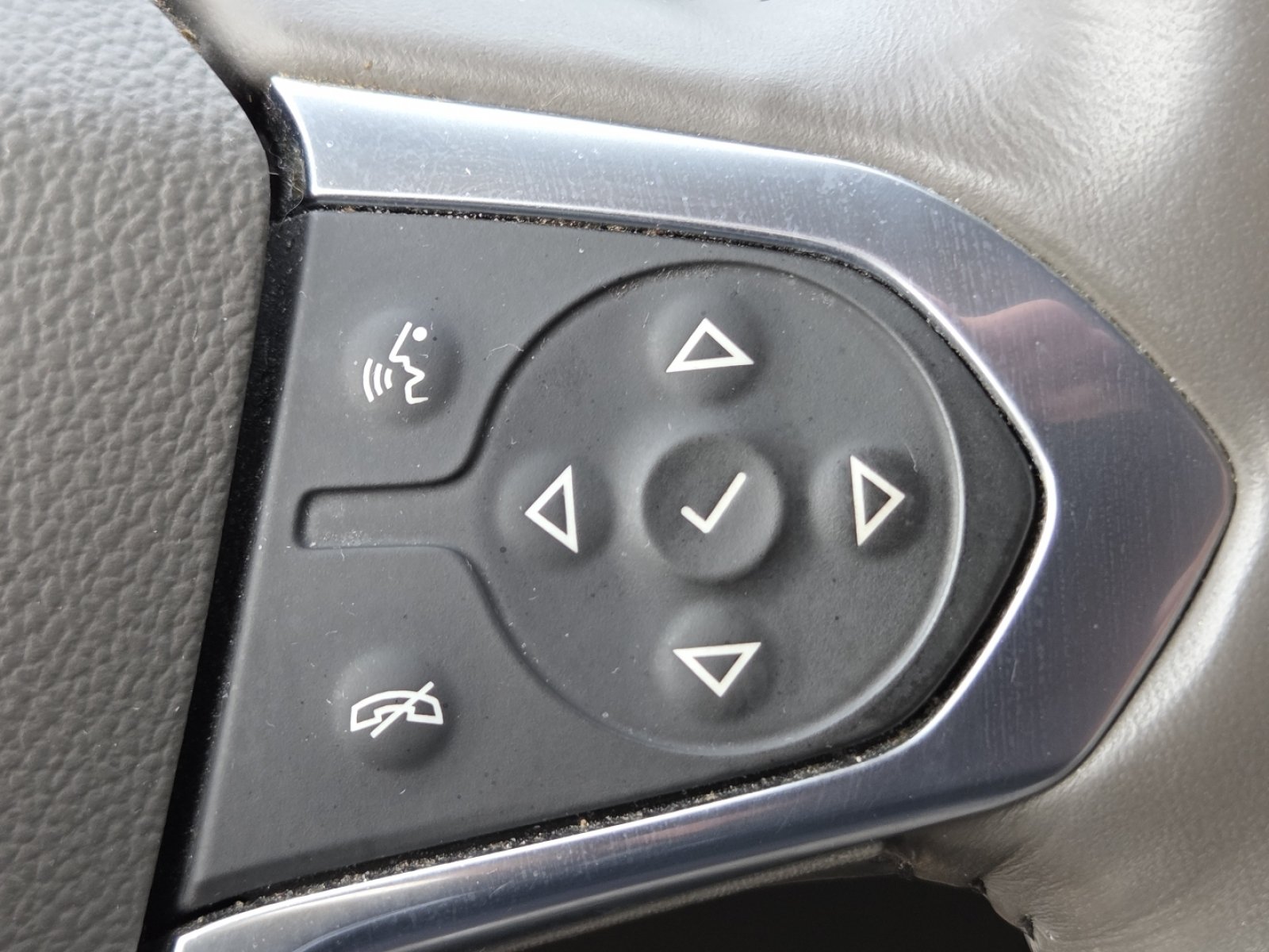Used 2021 Chevrolet Traverse Premier AWD/4WD image 16