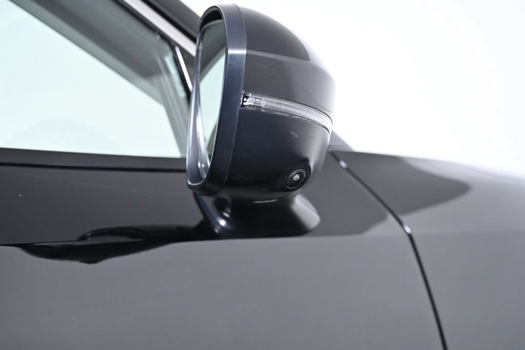 Certified 2025 Nissan Kicks SR AWD/4WD image 11