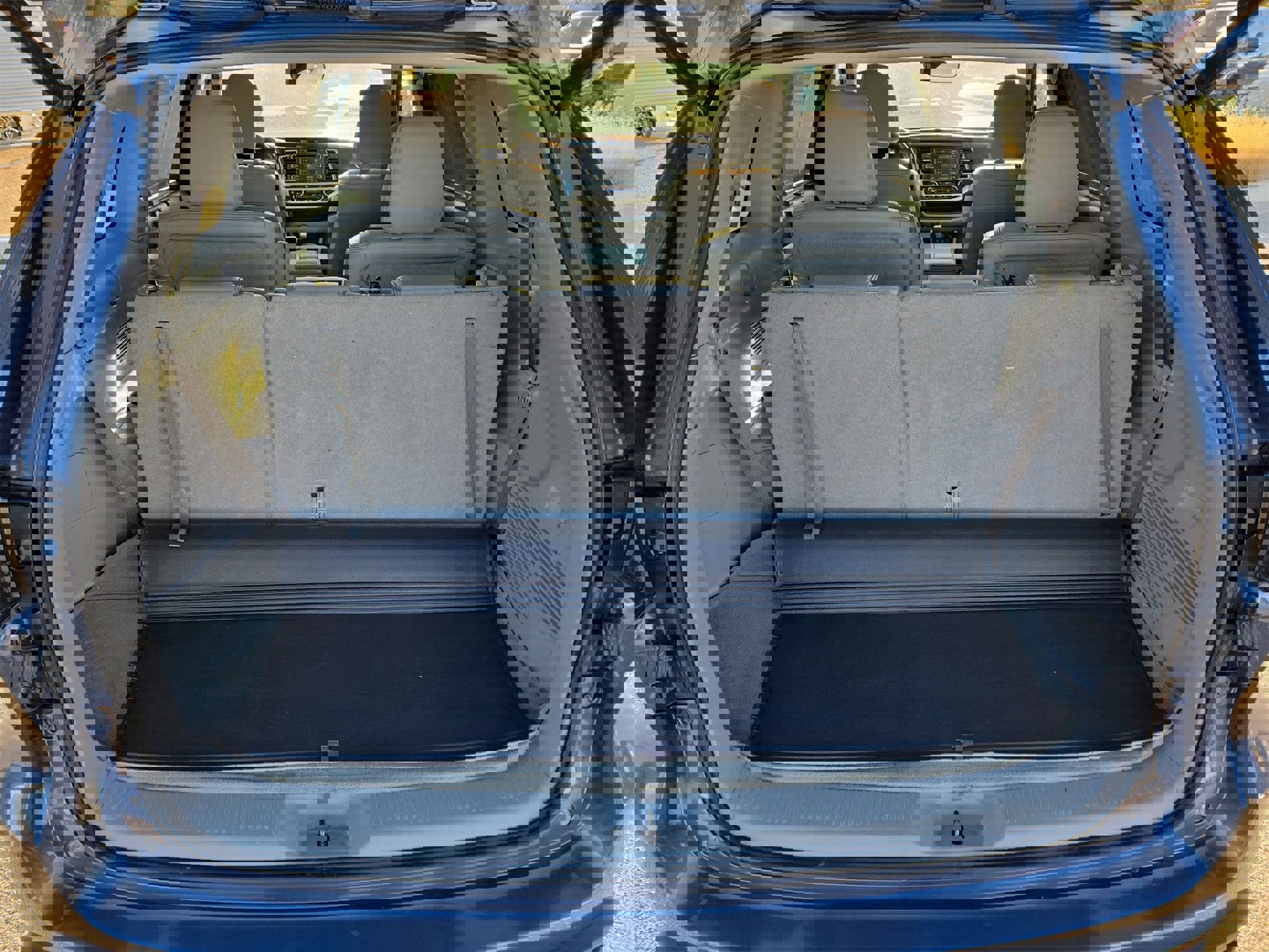 Used 2018 Toyota Highlander XLE image 12