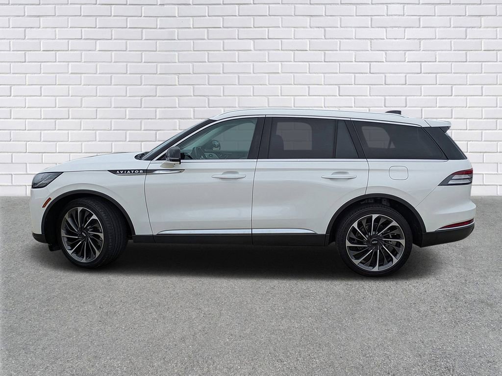 Used 2025 Lincoln Aviator Reserve w/ Equipment Group 201A image 2
