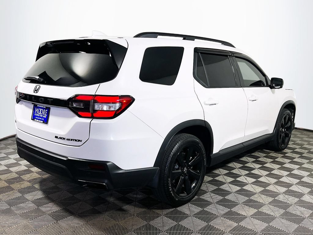 Used 2025 Honda Pilot Black Edition image 7