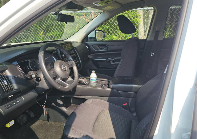 Used 2023 Nissan Pathfinder SV w/ SV Premium Package AWD/4WD image 8