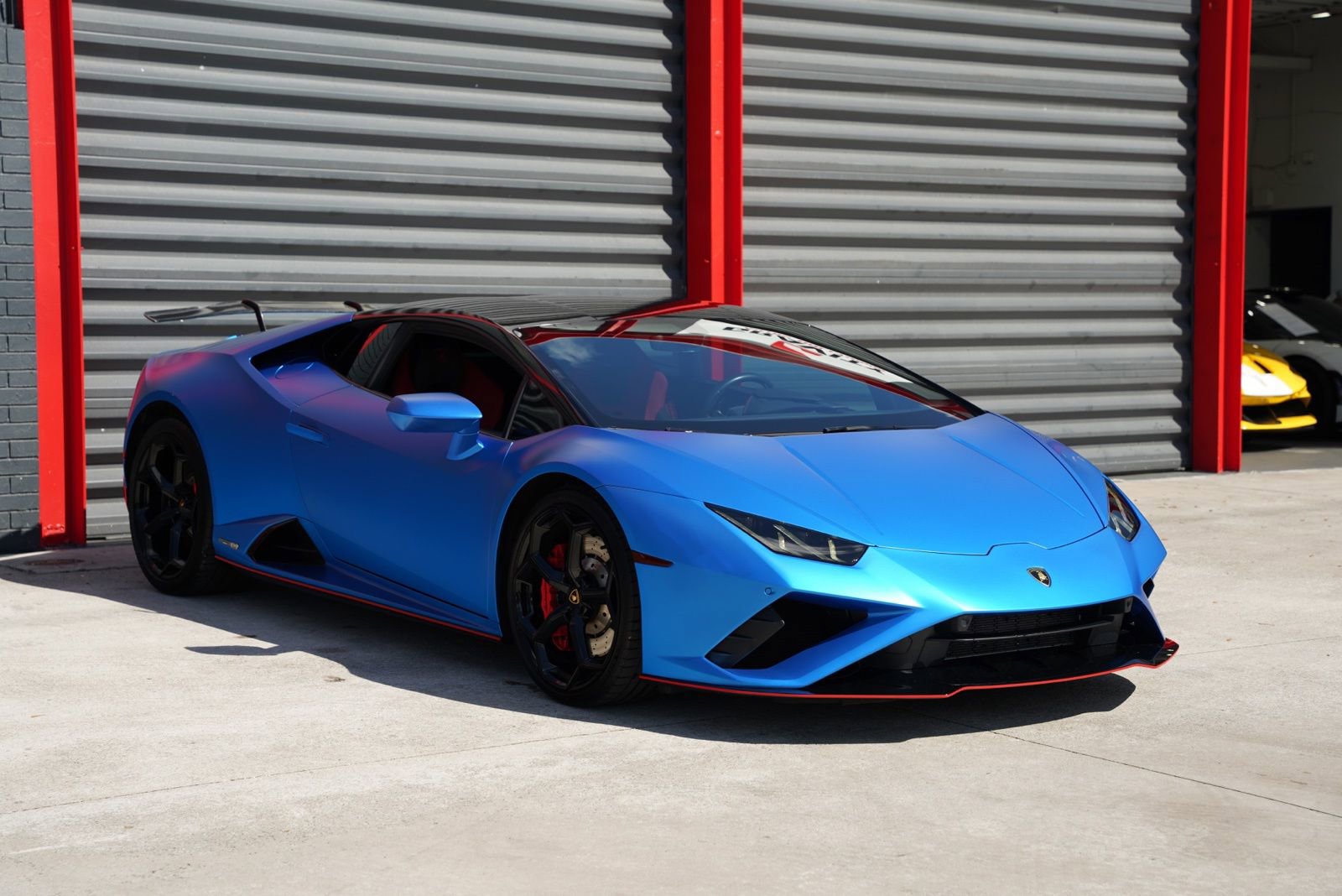 Used 2021 Lamborghini Huracan EVO image 3