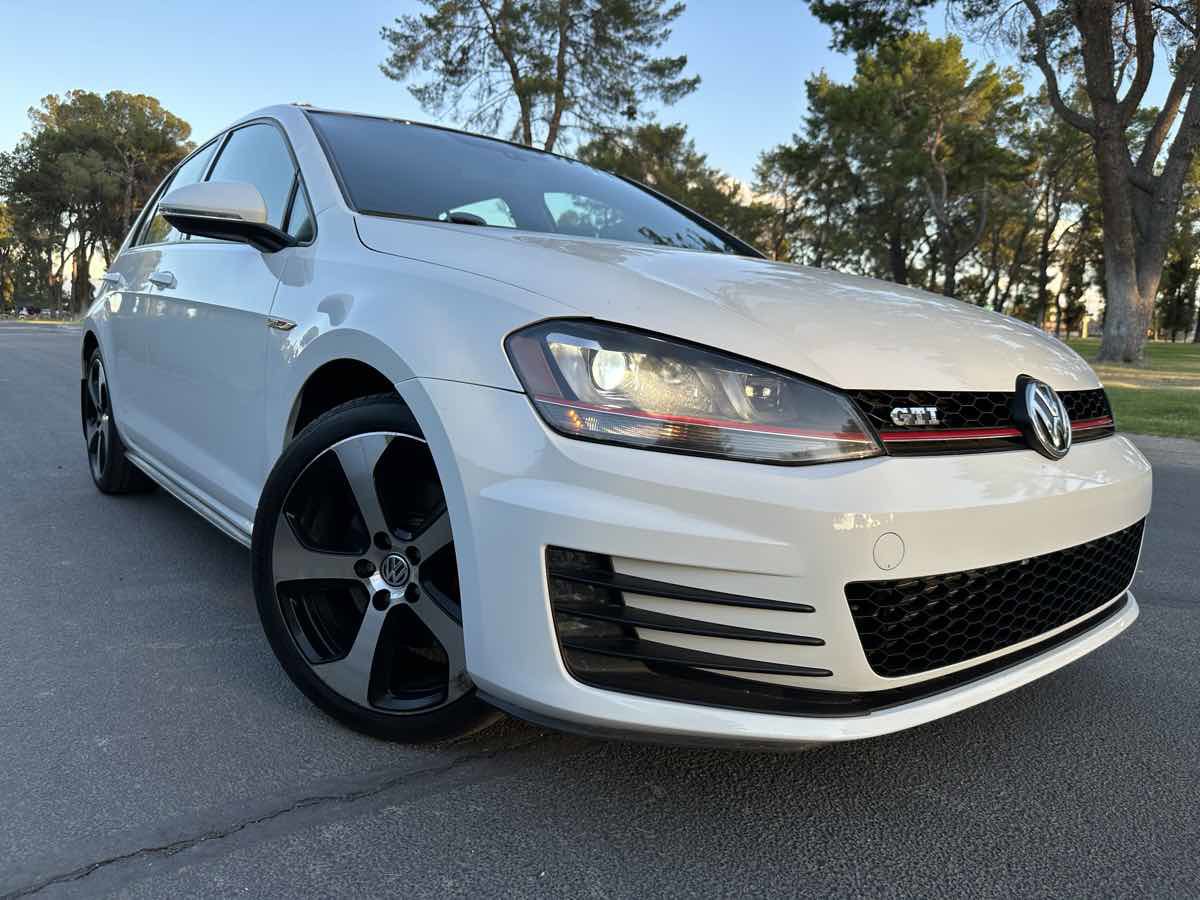 Used 2016 Volkswagen GTI SE w/ Lighting Package (SEL) FWD image 8