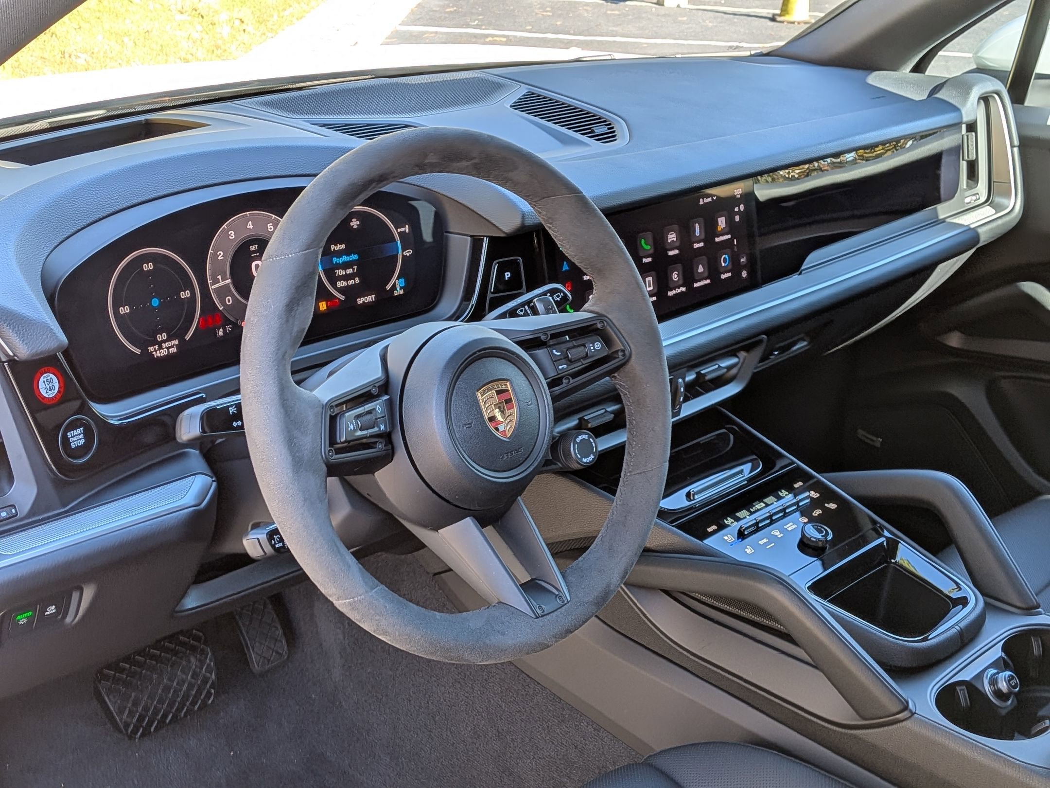 Certified 2025 Porsche Cayenne AWD/4WD image 4