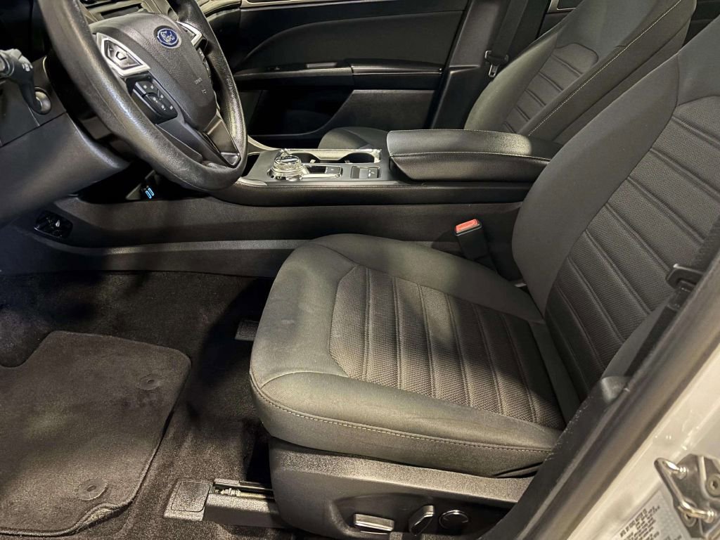 Used 2020 Ford Fusion SE image 13