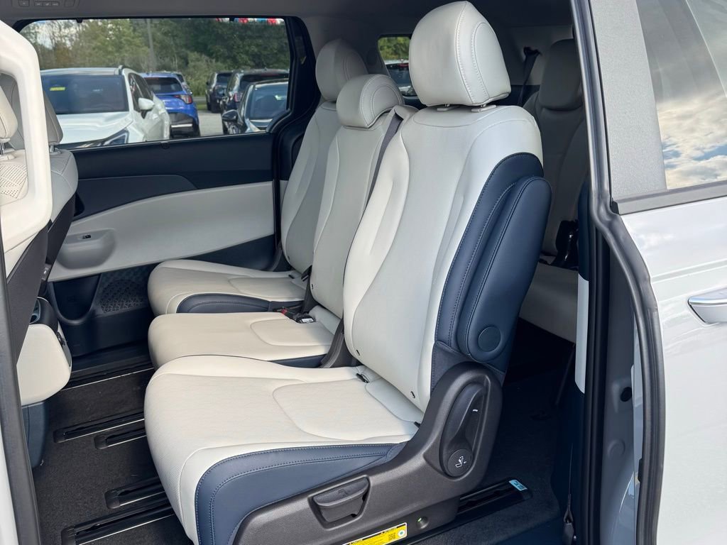 New 2026 Kia Carnival EX image 12