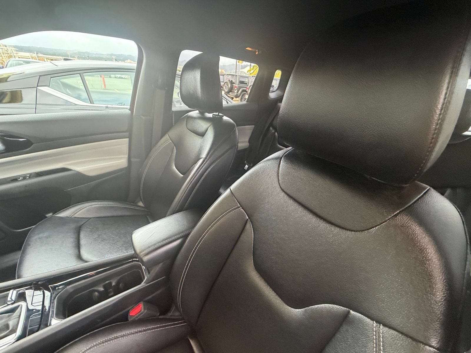 Used 2025 Jeep Compass Limited AWD/4WD image 36