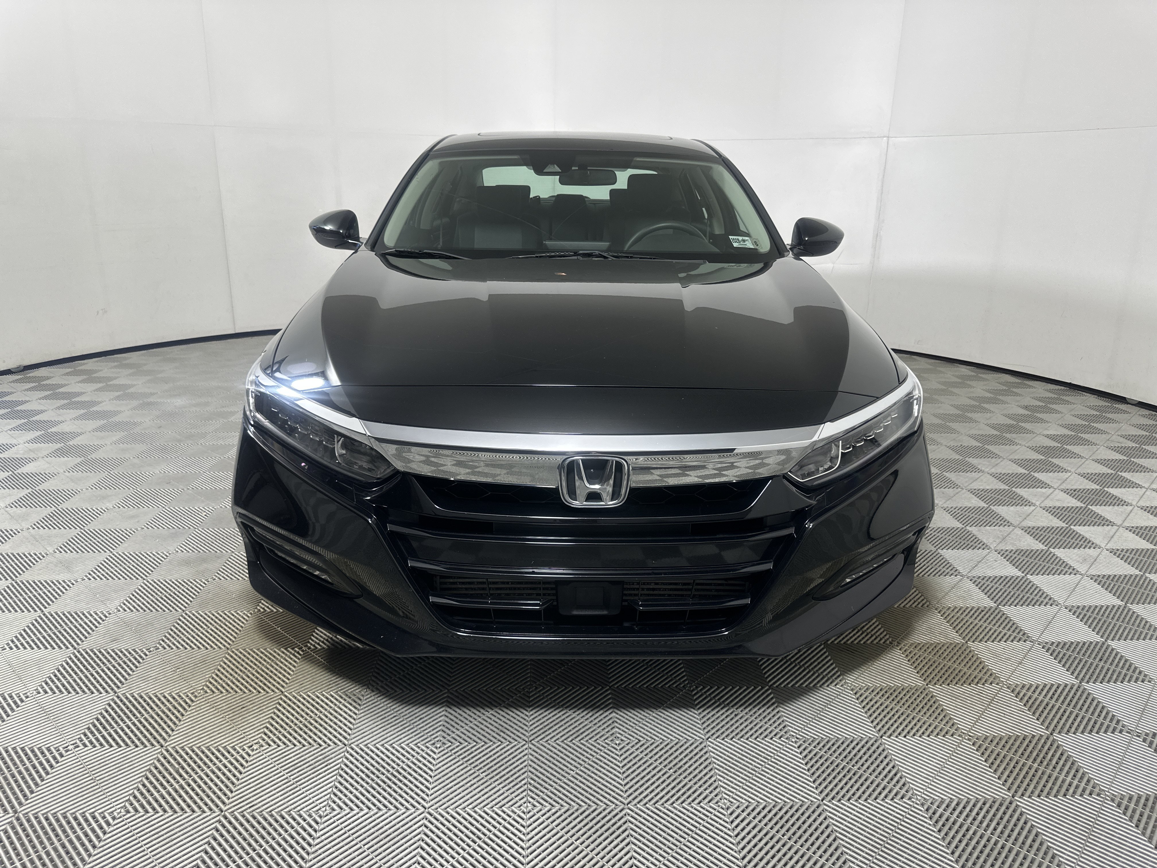 Used 2018 Honda Accord EX image 2