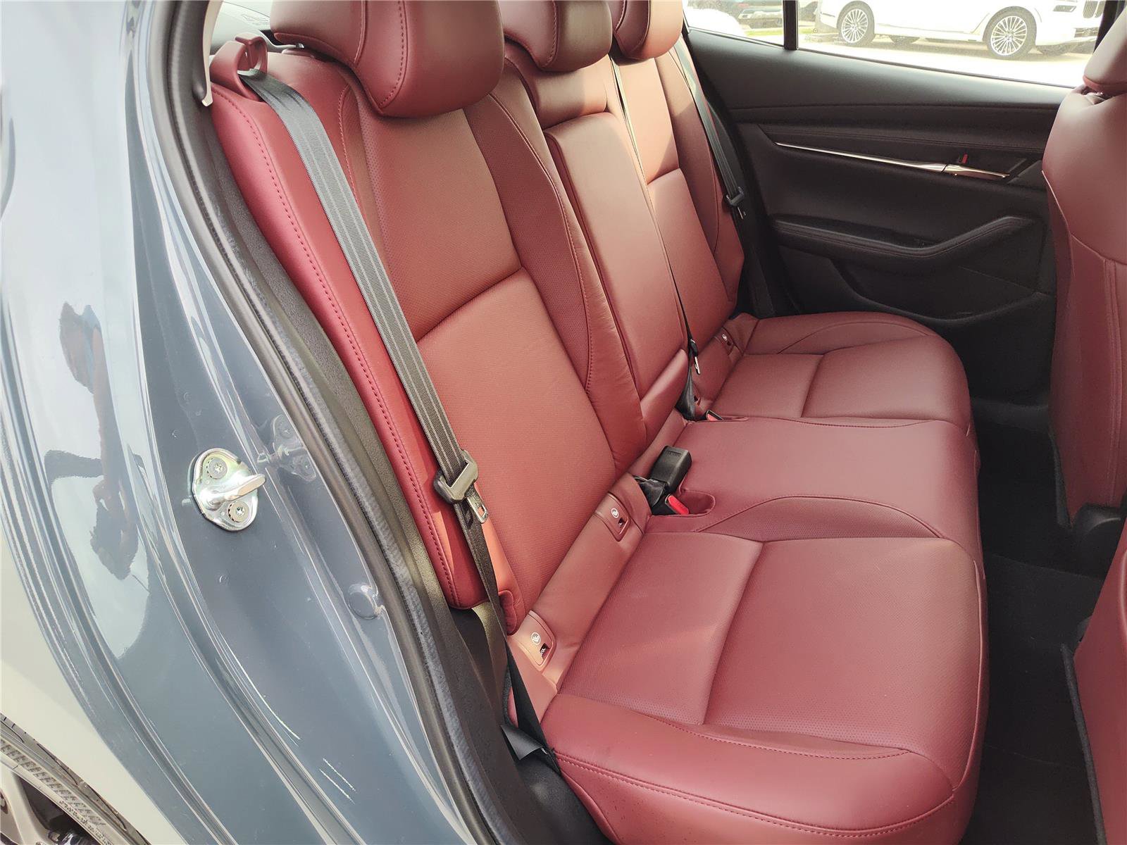 Used 2022 MAZDA MAZDA3 s image 23