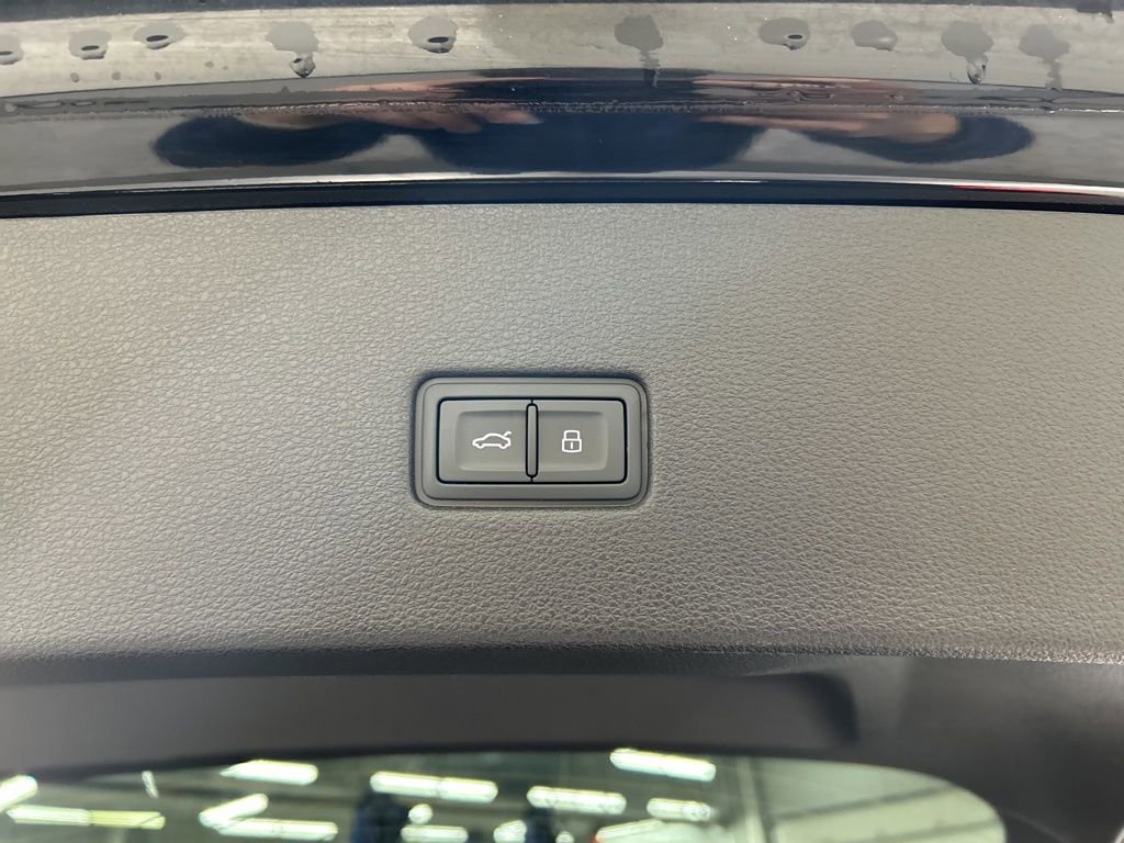 Used 2023 Audi Q8 Premium Plus AWD/4WD image 32