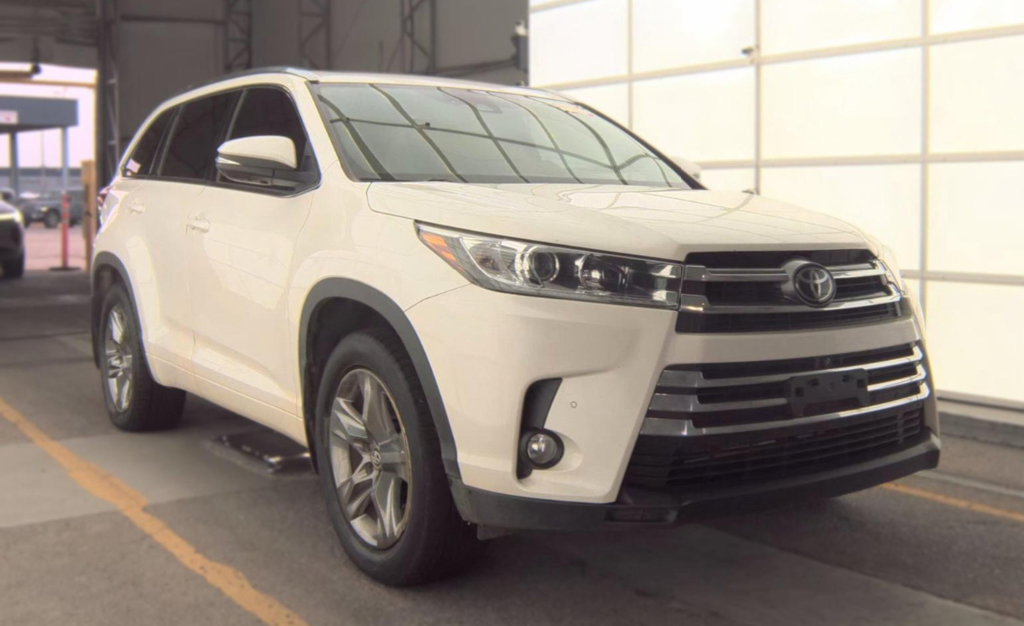 Used 2018 Toyota Highlander Limited Platinum AWD/4WD image 2