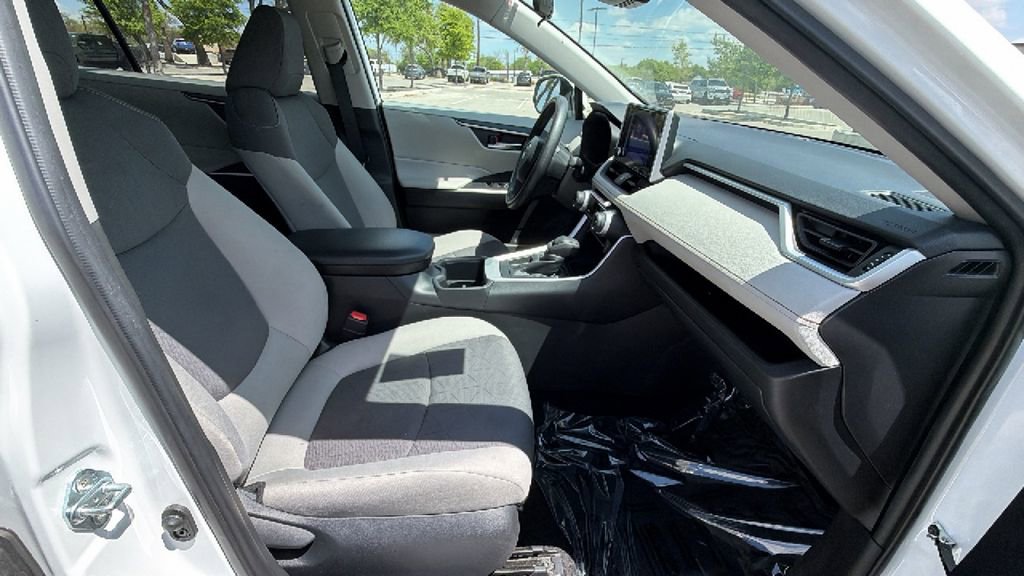 Certified 2025 Toyota RAV4 XLE image 40