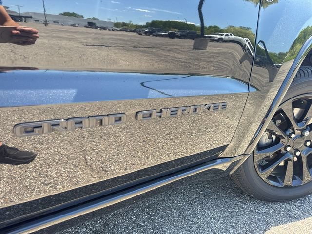 Used 2021 Jeep Grand Cherokee Laredo X AWD/4WD image 13