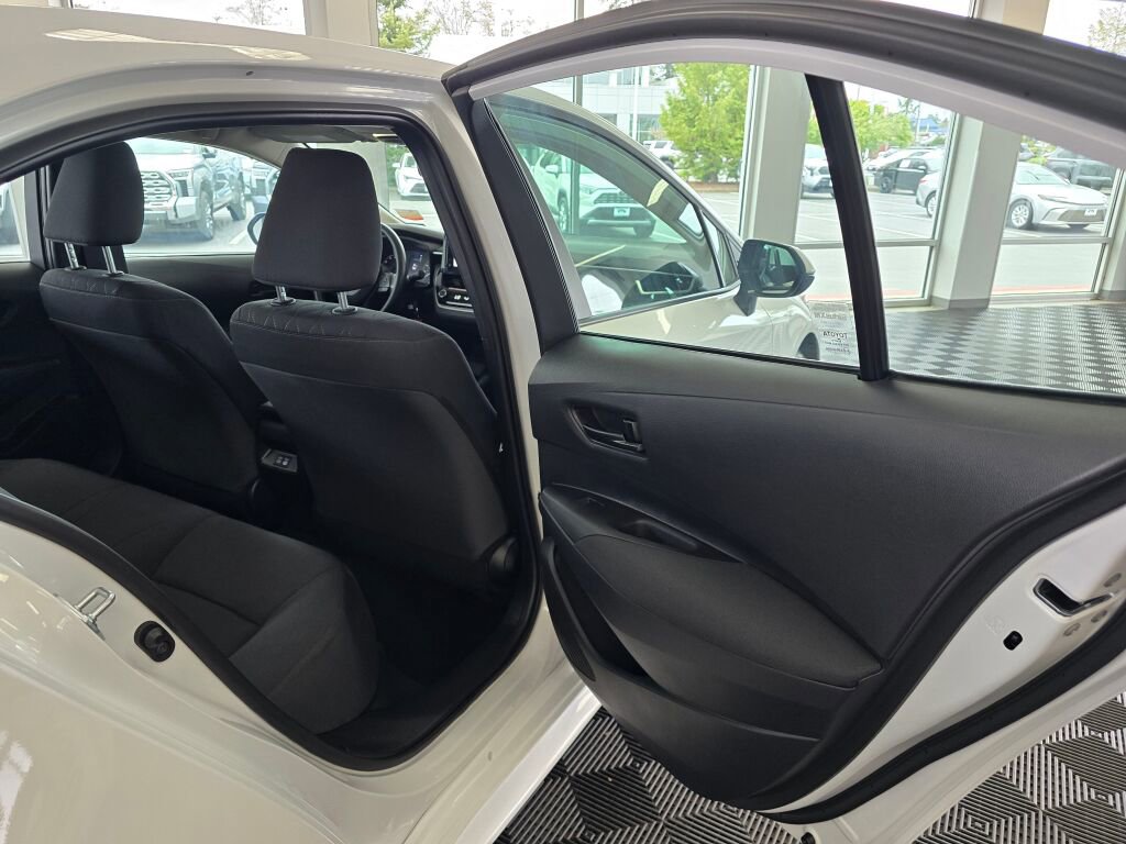 Used 2025 Toyota Corolla LE FWD image 37
