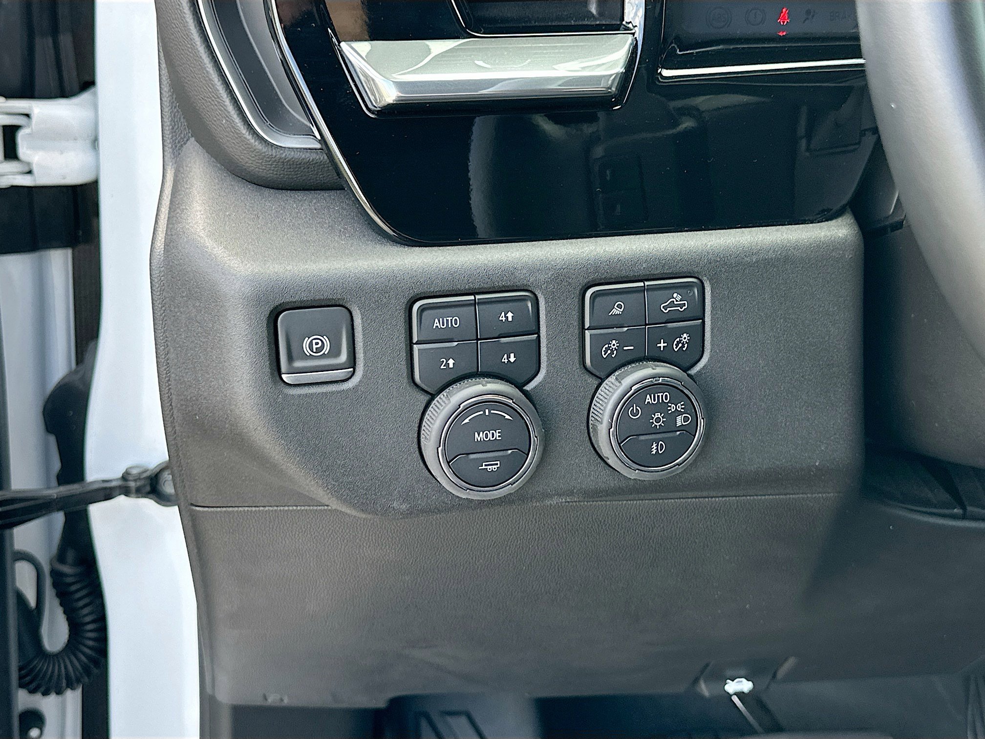 Used 2025 Chevrolet Silverado 1500 LTZ image 10
