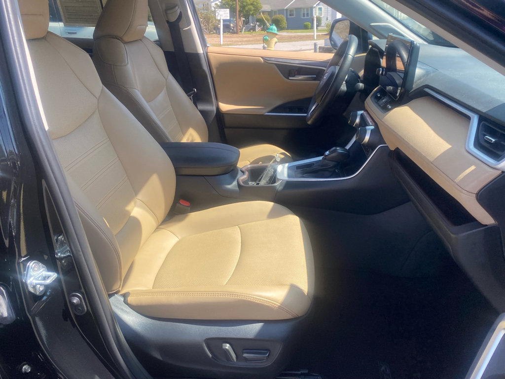 Used 2024 Toyota RAV4 Limited w/ Advanced Technology Package image 15