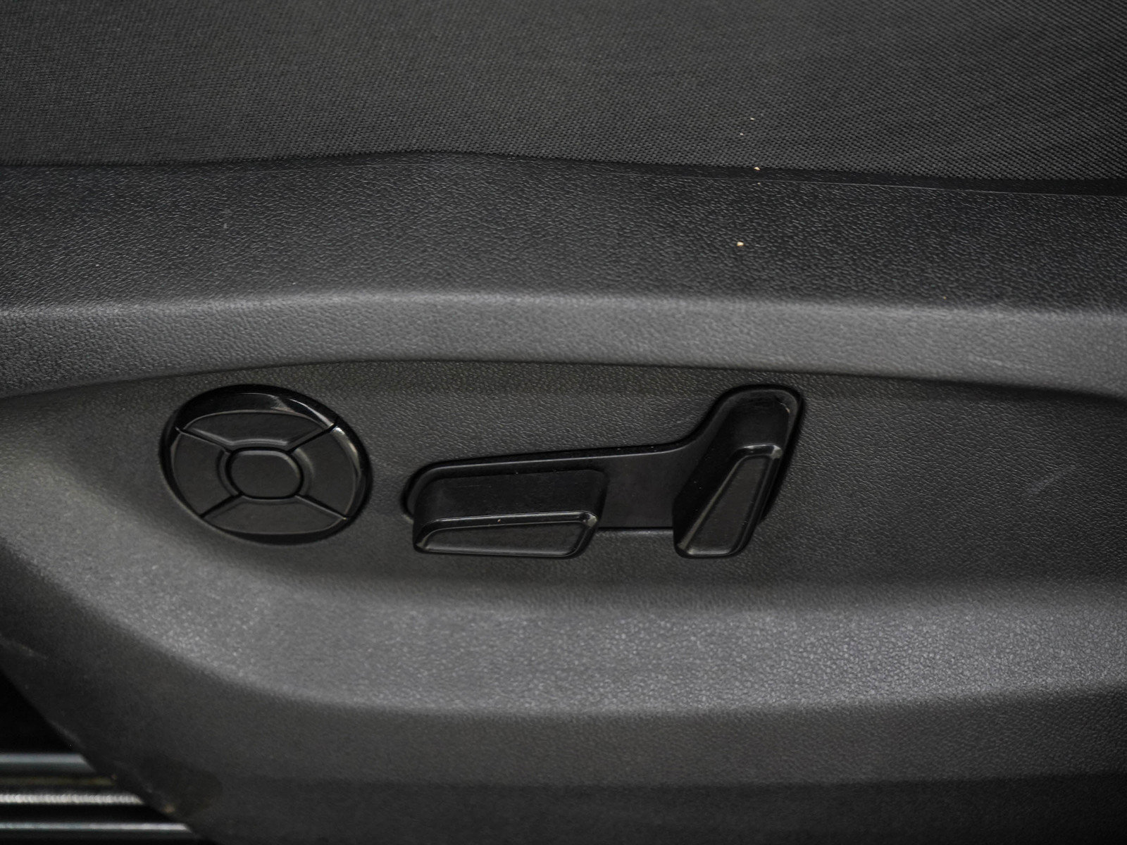 Used 2026 Volkswagen Tiguan SE AWD/4WD image 23